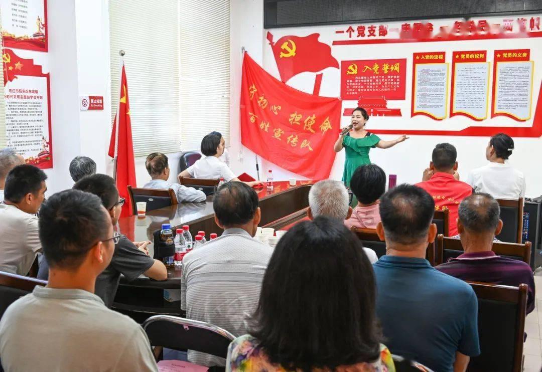 上大学后化妆是必备技能吗？游戏画面